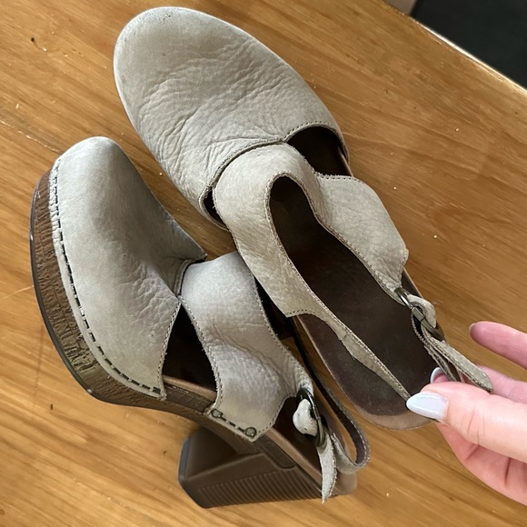 Dansko Womens Gray Suede Leather Riley Cut Out Slingback Heels Shoes size 39 - Picture 3 of 5